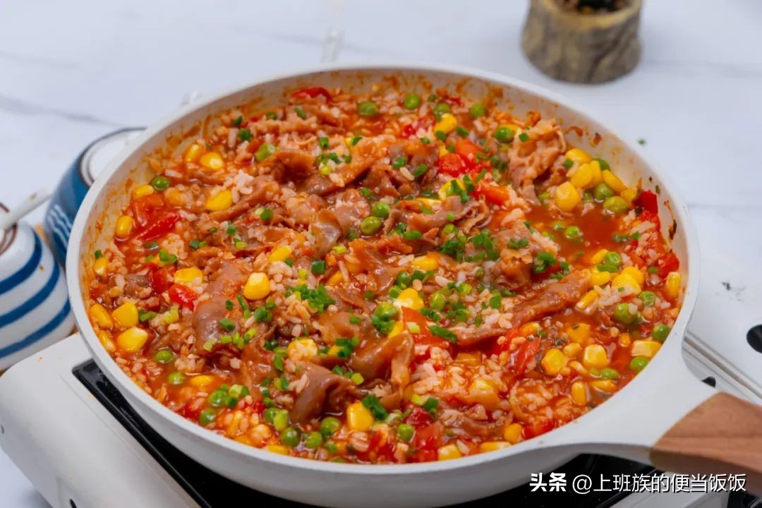 吃不完的剩米饭怎么做不用放鸡蛋,家里吃不完的米饭一定要这样做