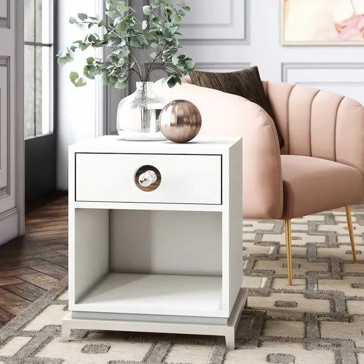 嚯!这满屏的白色边桌,兜住细节的高级感,引网友点赞!