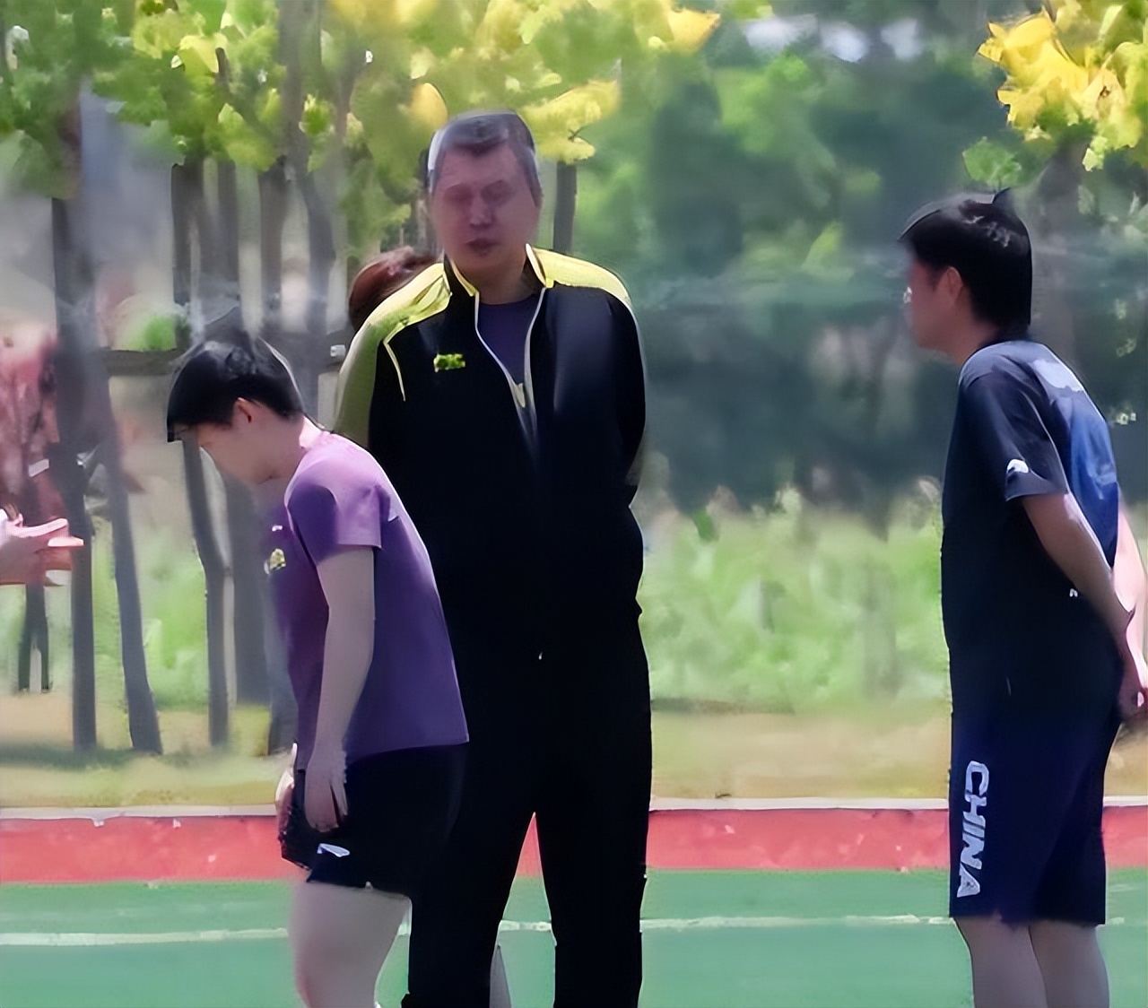 邱贻可孙颖莎澳门比赛指导,孙颖莎随邱贻可成都训练