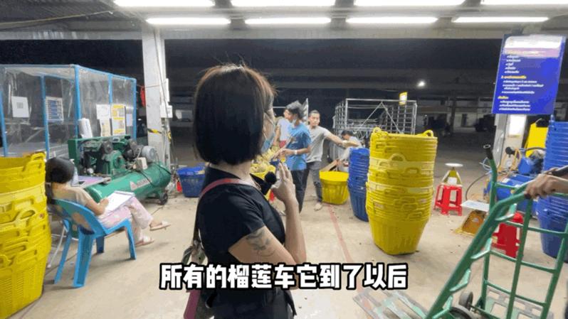 真的榴莲自由了！在泰国榴莲工厂干饭，幸福的泪水从嘴角流下来