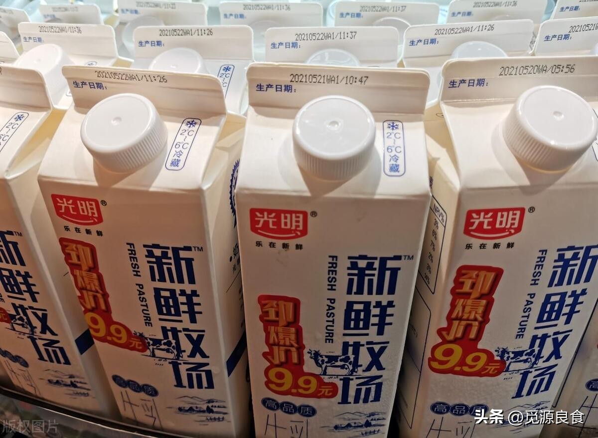 买牛奶看配料,纯牛奶袋装和盒装哪个更有营养