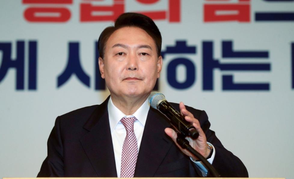 韩国50万人大*工罢**，要求“尹锡悦下台”，文在寅重出江湖开始反击