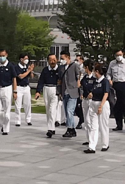 刘德华陪妻子回老家过年,刘德华陪娇妻回马来西亚过年