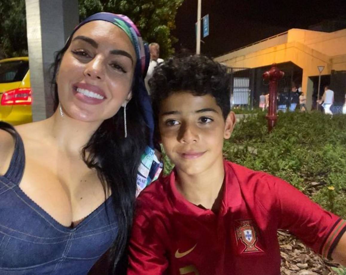 生3个孩子也没用，乔治娜花钱如流水高调炫富，和C罗出现感情危机