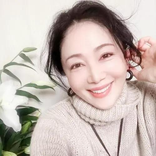 女婿和女儿让我卖掉老家的房子，去*海帮上**她们带孩子，我果断拒绝