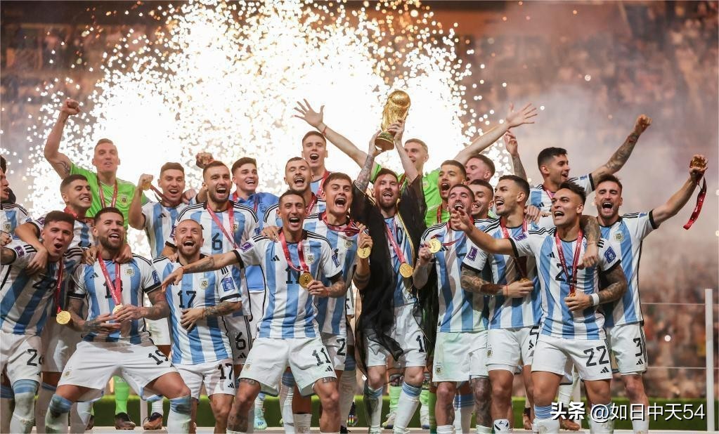 阿根廷队夺得冠军进球瞬间,阿根廷国家队以梅西为核心的场面
