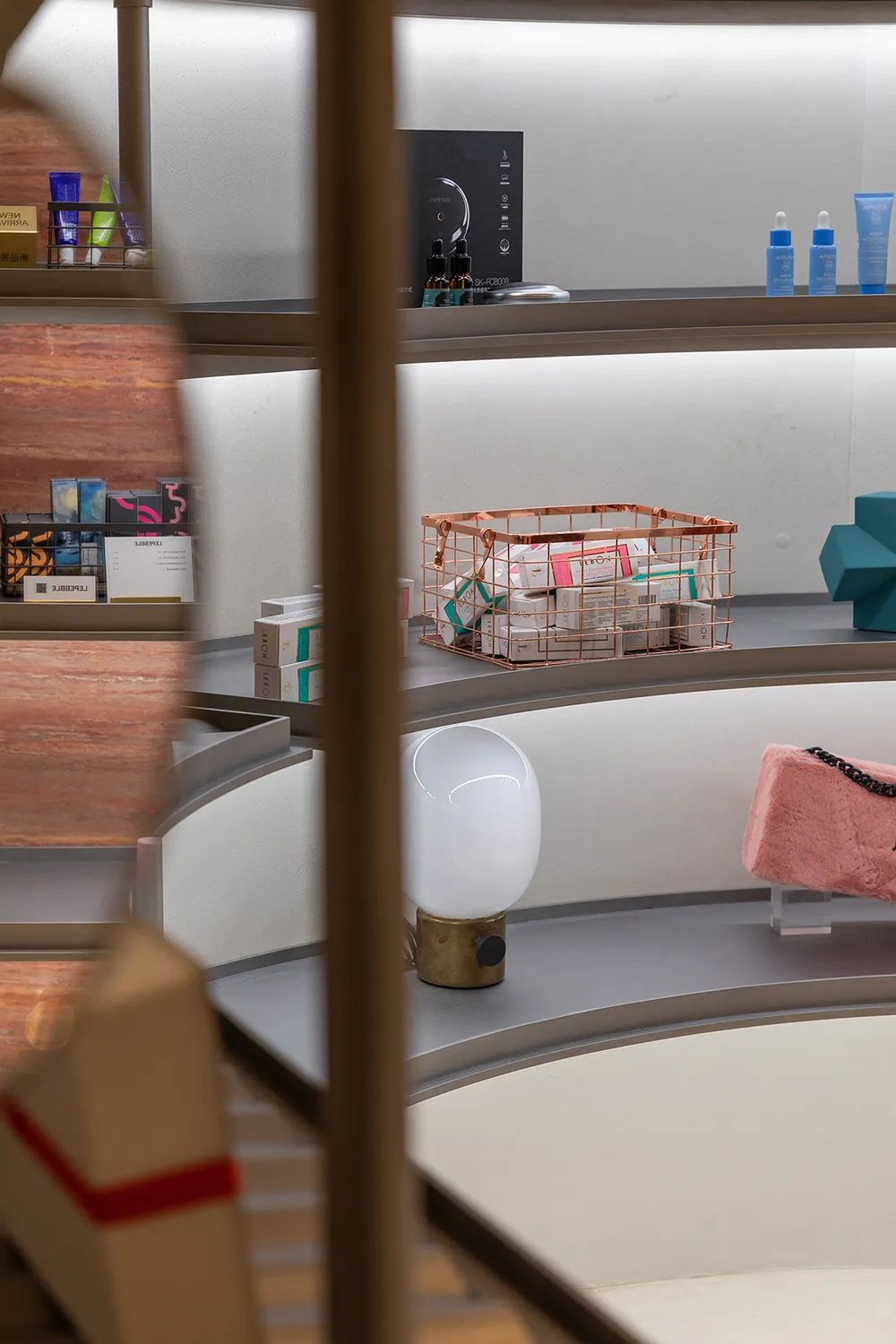 先锋派JOYCEBeauty：一代时尚女王和她的美妆伊甸园