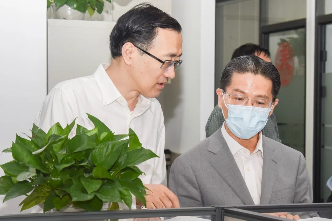 周汉民率队调研上海终身教育科技有限公司和上海市开发区协会