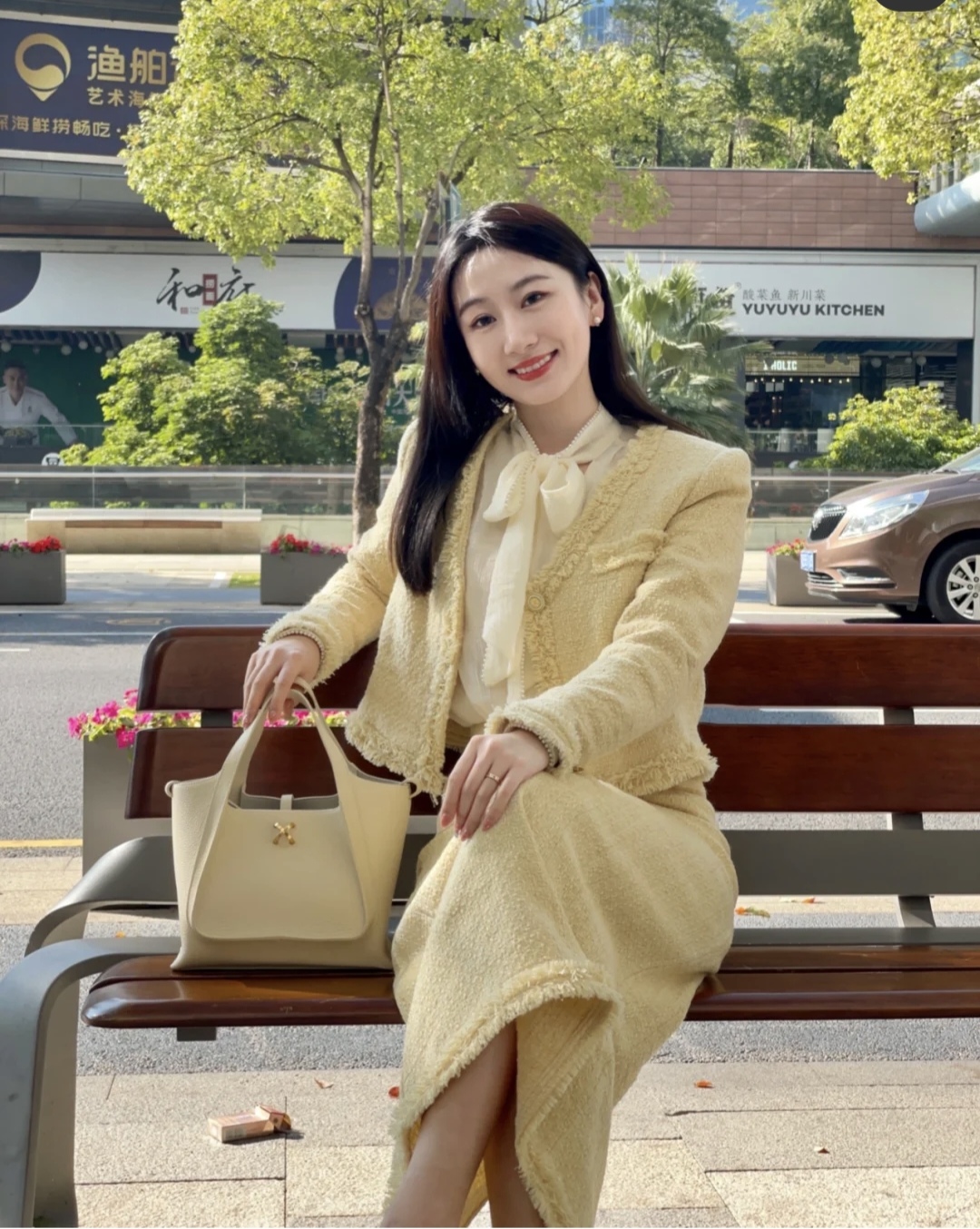 小香风半身裙怎么穿出高级感,小香风半身裙中长款搭配