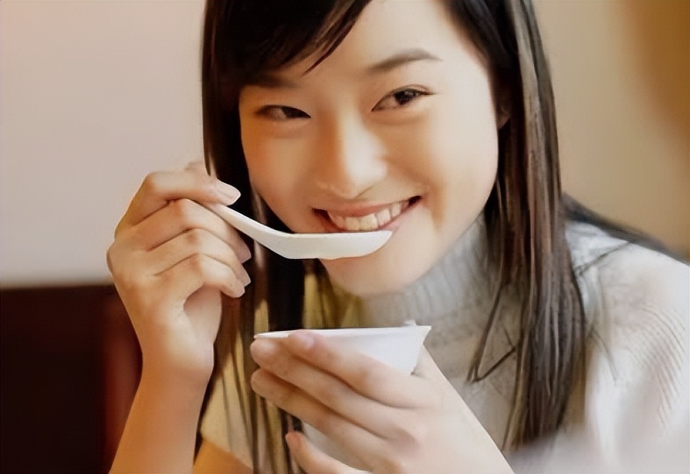 月经的成分是什么,经血不小心吃了会怎样