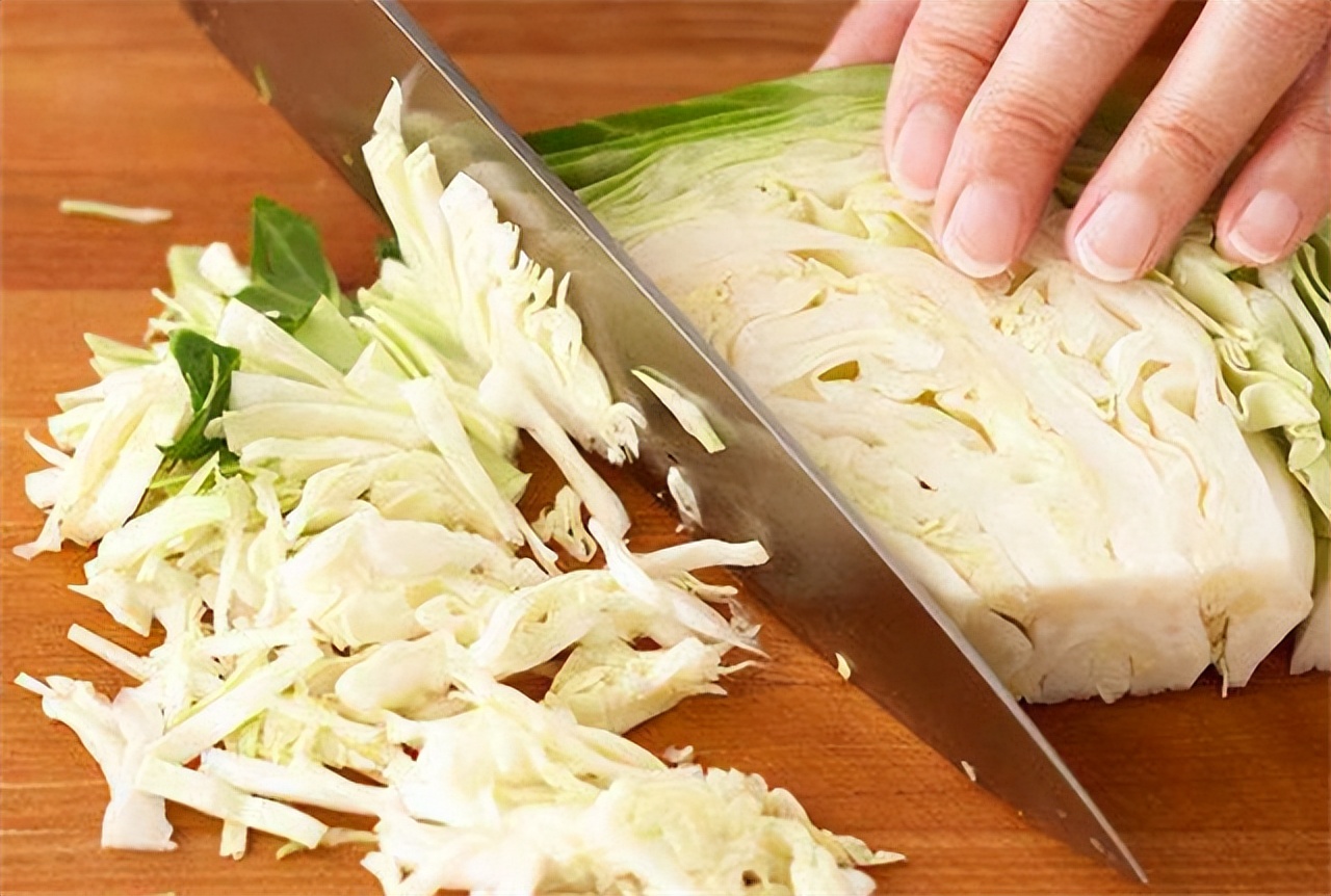 日德进口的菜刀，为什么容易发生断裂，还能用来拍蒜和黄瓜吗？