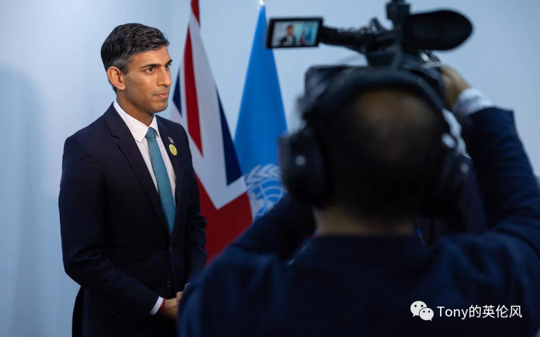 伦敦地铁*工罢**继续；美国中期选举局势逆转；圣诞收藏玩具爆火