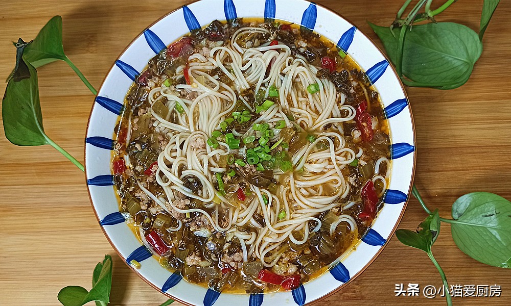 酸菜酸汤面最正宗做法,开胃酸菜汤面