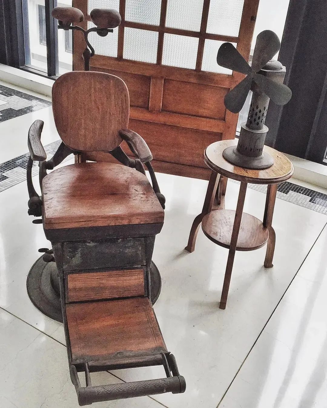 带你走进牙椅的百年发展史图片,带你走进200万年前的人类始祖生活