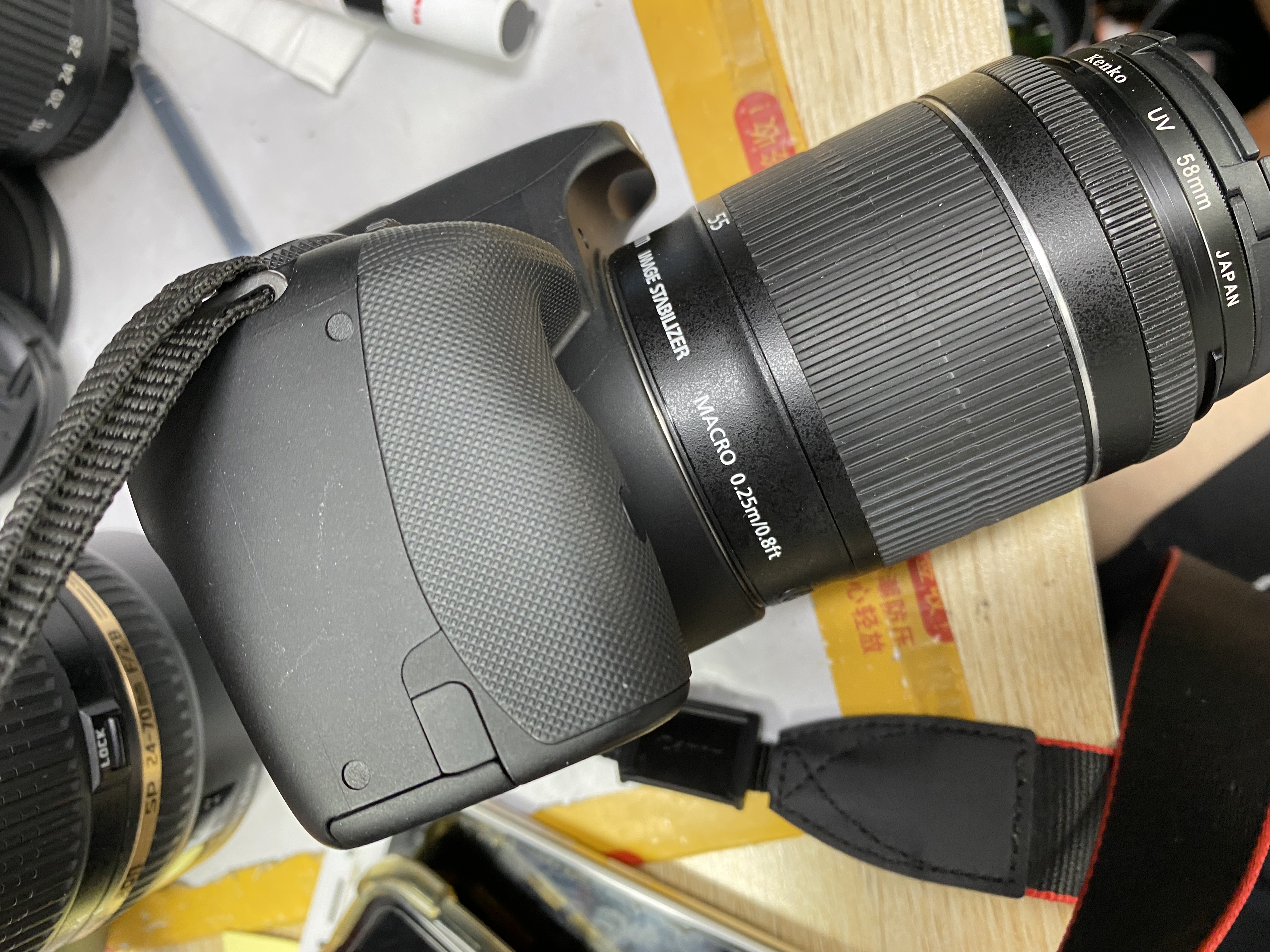 新手推不推荐入手佳能100d,佳能100d总是卡一声屏幕黑掉