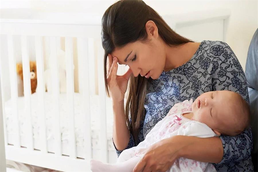 产后涨奶的十大忠告,产后第三天生理性涨奶处理方法