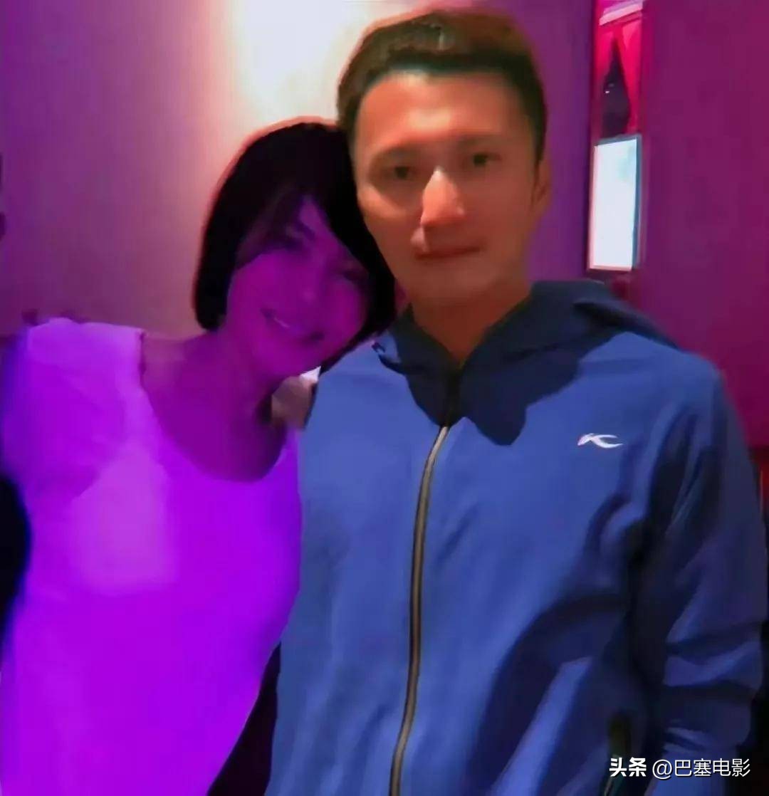 王菲谢霆锋私照好甜，再细看两人资产，财务自由身家惊人，是真行
