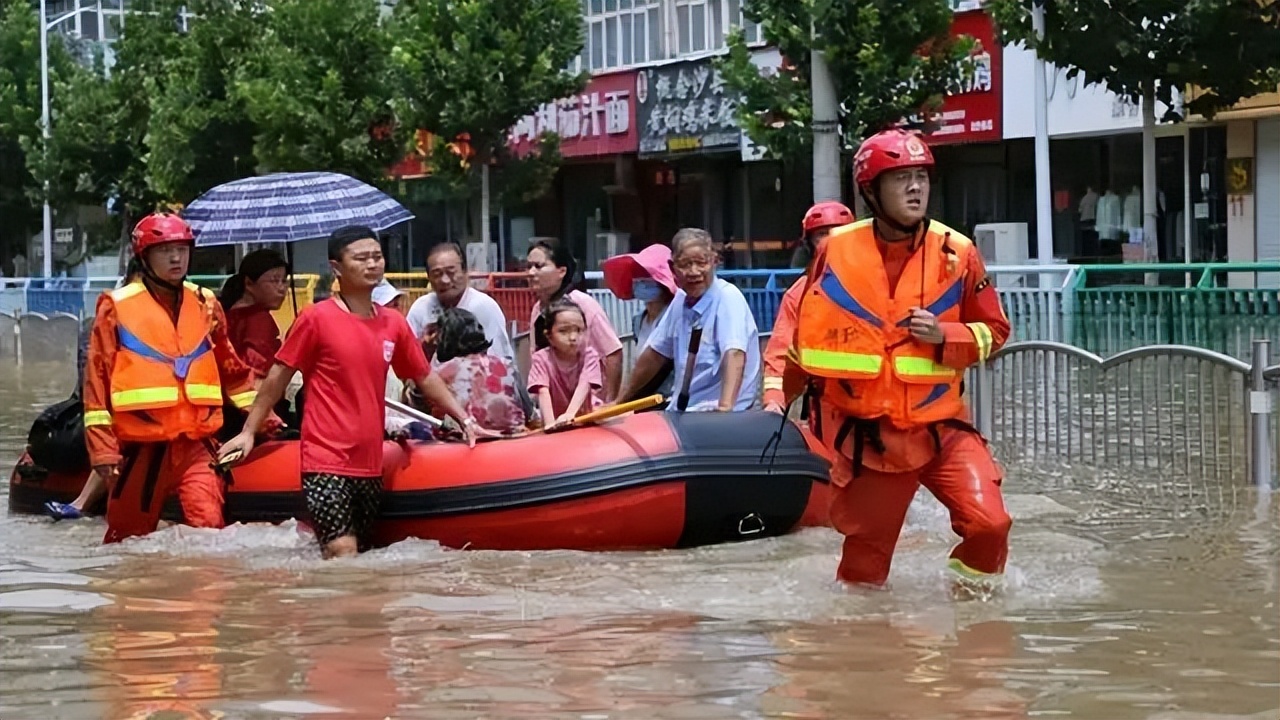 愿得此身长报国,何须生入玉门关,致敬涿州救灾英雄