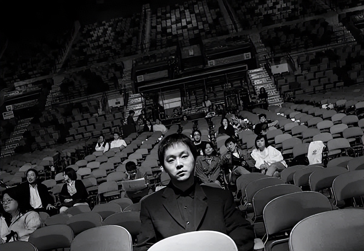 窦唯秃顶图片,窦唯从型男变邋遢大叔