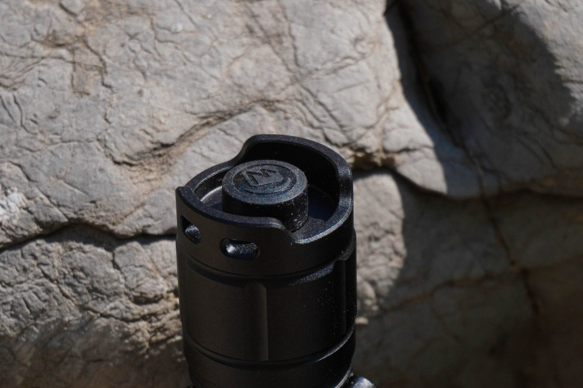 一筒搞定多用途！CYANKSY这款户外手电可是太顶了