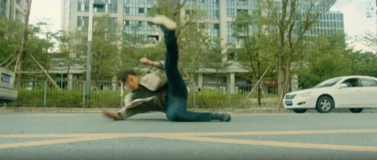 《扫黑行动》以个案为引，多案融合，真实展现震撼人心的扫黑场面