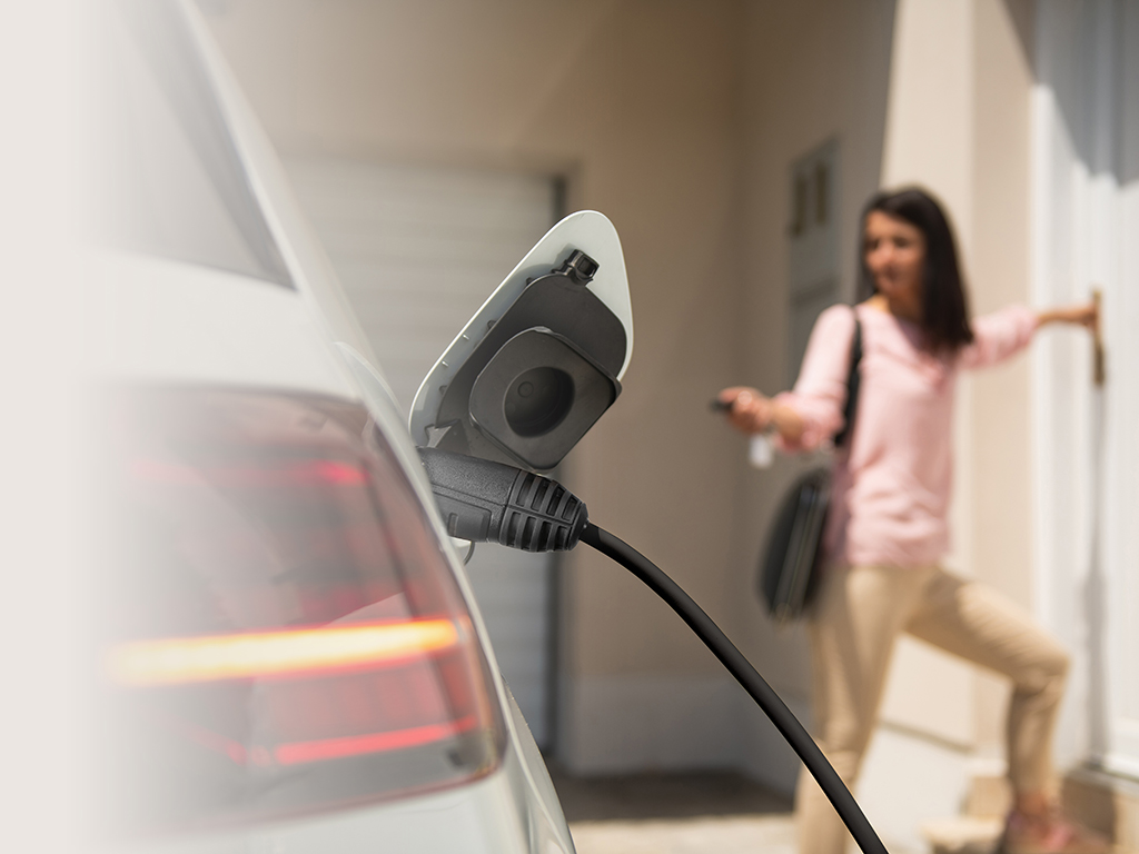 电动车充电器能代替光伏充电器吗,家用光伏电站充电电动汽车