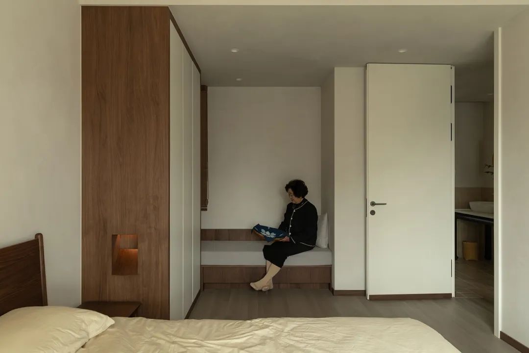 优雅简约居所设计,140平四居室摒弃繁琐回归自然