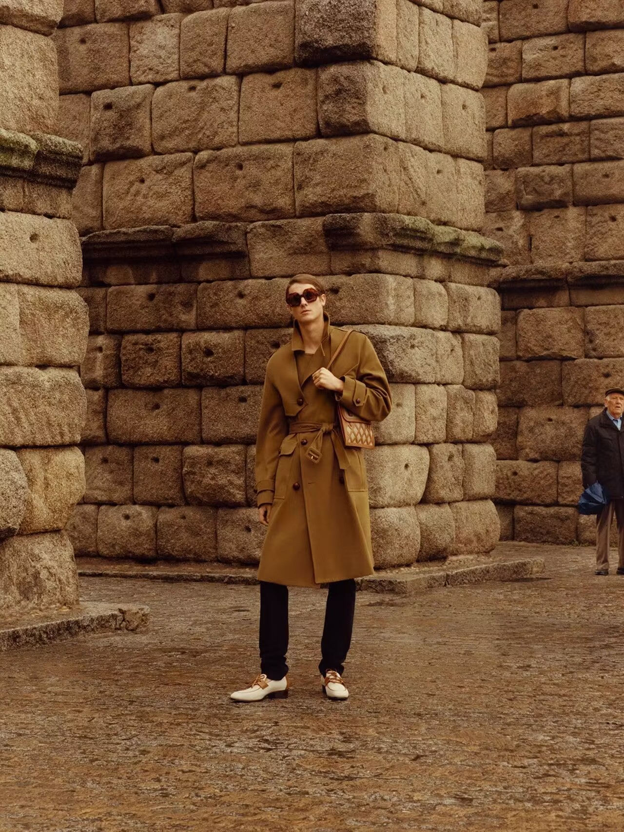 全网在找的Loewe2015男包