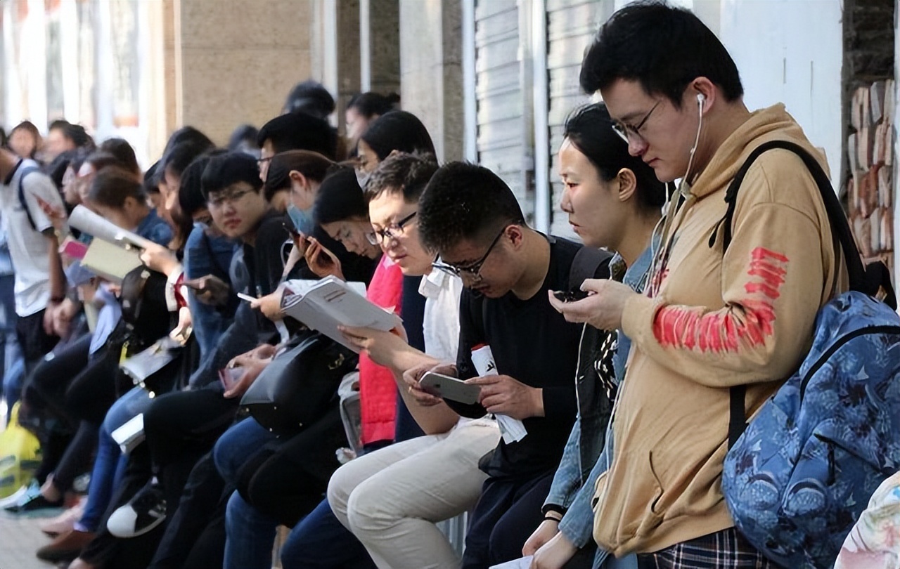 专科生考公务员有什么标准及条件,专科生考公务员有什么条件吗