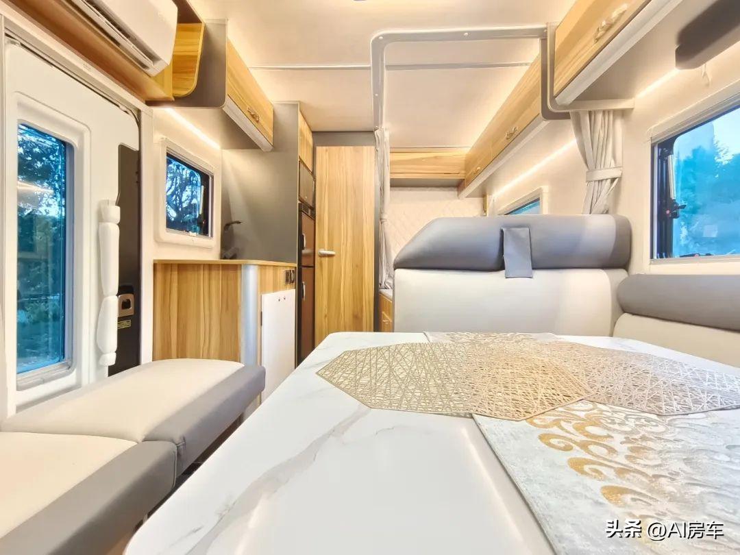 适合退休夫妻两人的房车,适合退休老人的房车