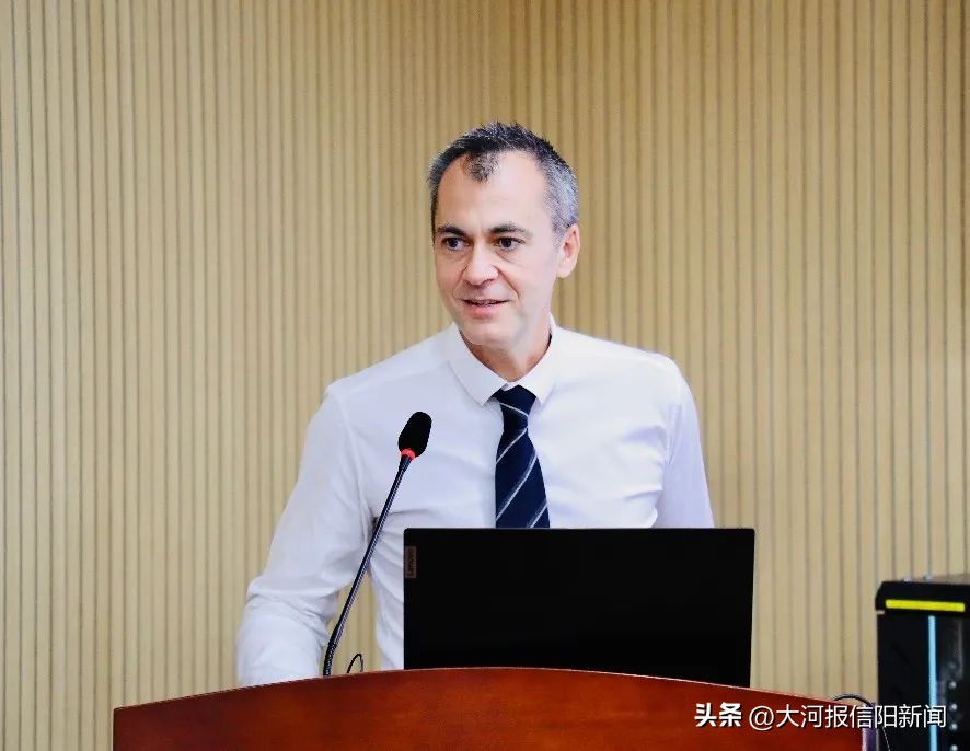 两位丹麦泌尿外科教授访问信阳市中心医院进行学术交流