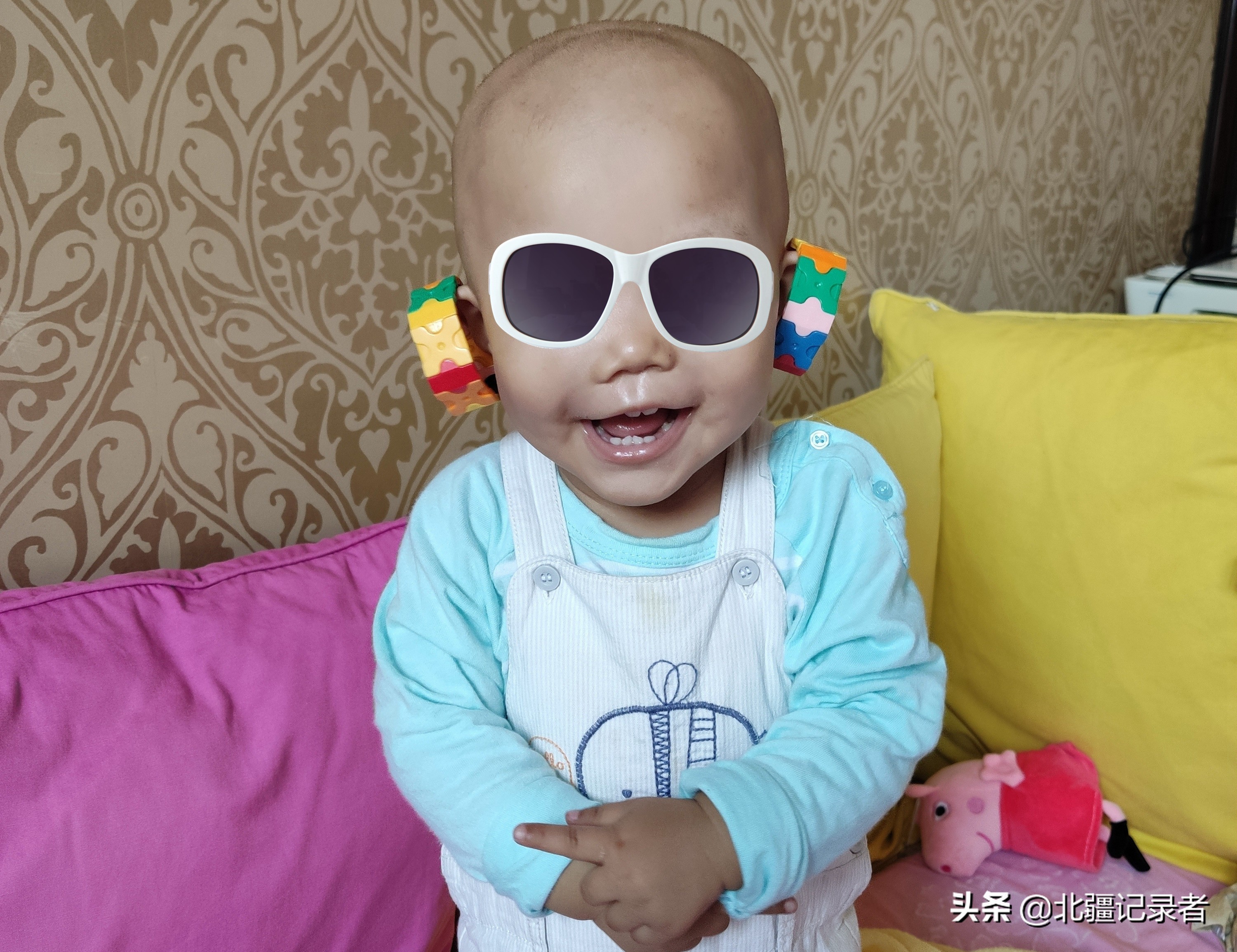 呆萌可爱的小女婴,一岁女婴可爱