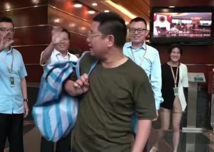 均瑶集团王均金体验民工生活后续,王均金到贵州体验民工生活