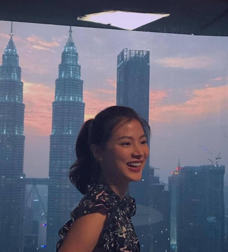 偶像剧照进现实！泰国顶流女星被男演员公开告白，5年友情变爱情