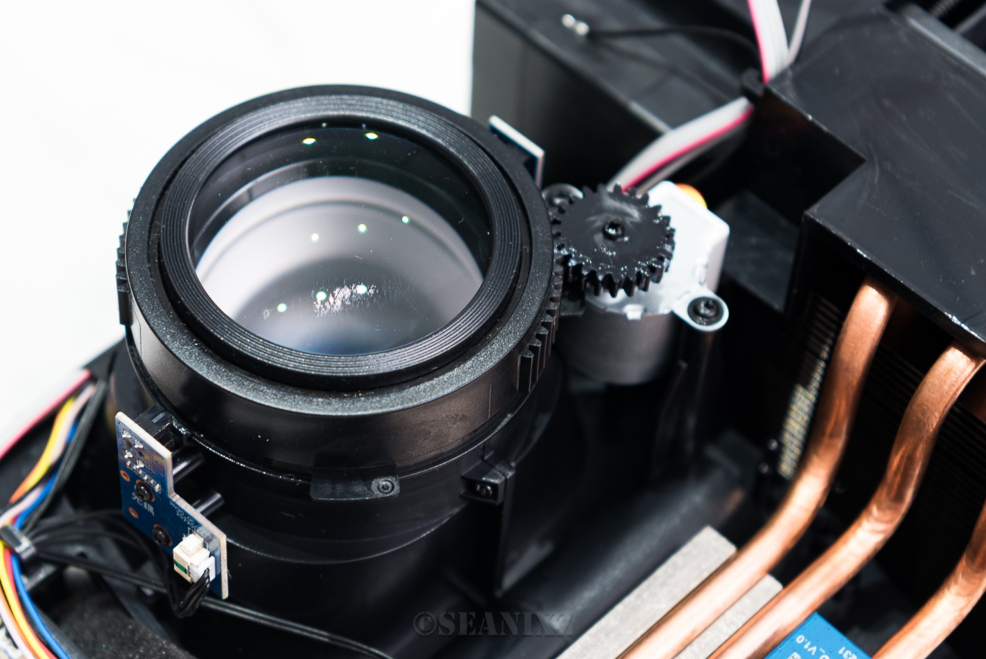 知麻z1投影仪买哪款,知麻投影仪z1高配版1000流明