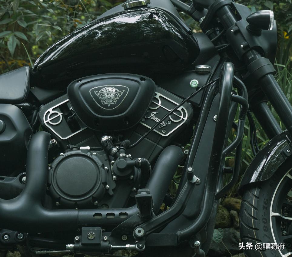 威风250和威风400选哪个,复古巡航车250ccv型双缸