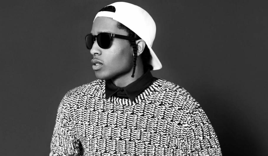 蕾哈娜持枪,蕾哈娜为什么被男友打伤了