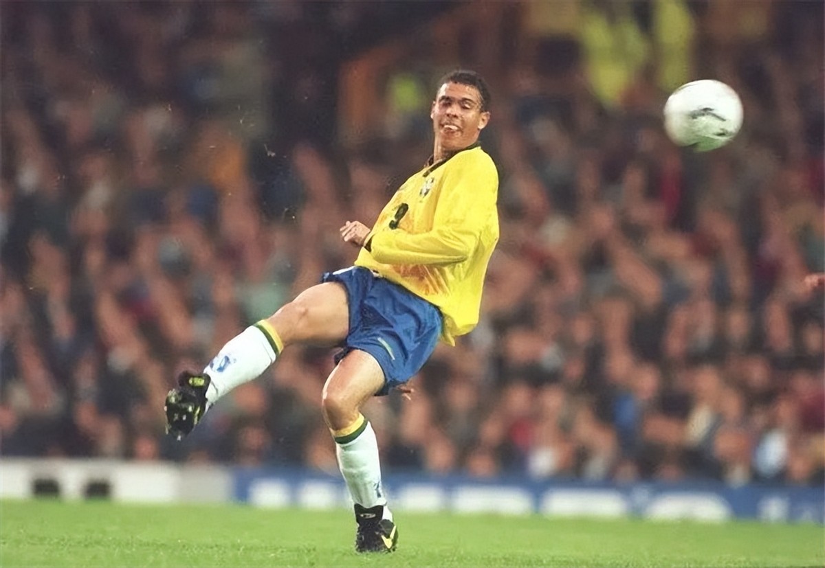 46岁罗纳尔多近况,罗纳尔多职业生涯加盟的俱乐部