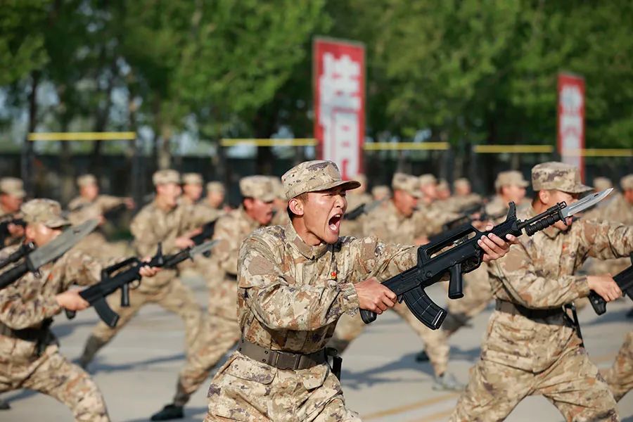 只有登山顶才能看到那边的风光,只有登上山顶才能看到那边风光
