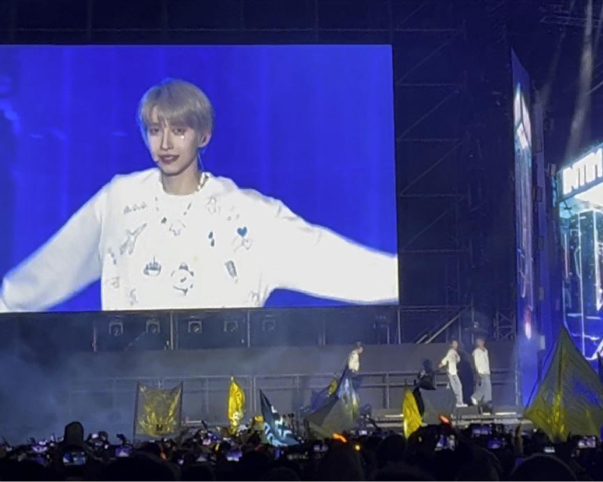 荒唐！演唱会门票炒到2W多，临开场也不降价，现场大片空位！