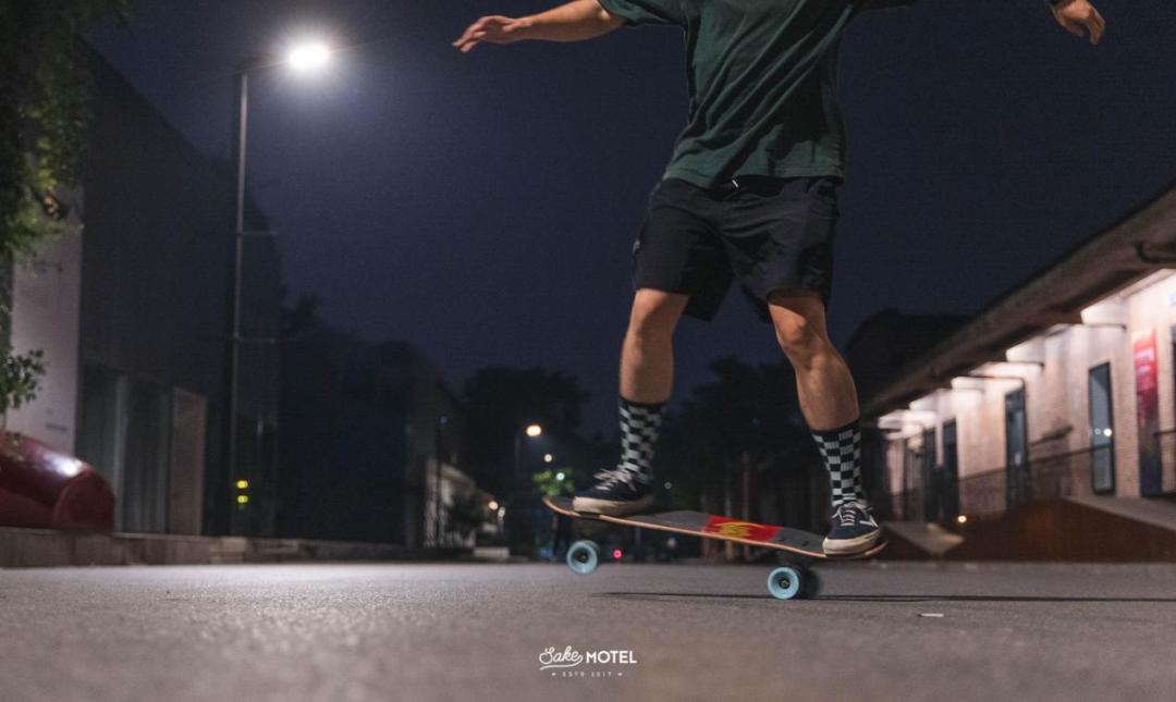 烧钱又上头，小众运动里的“大生意”