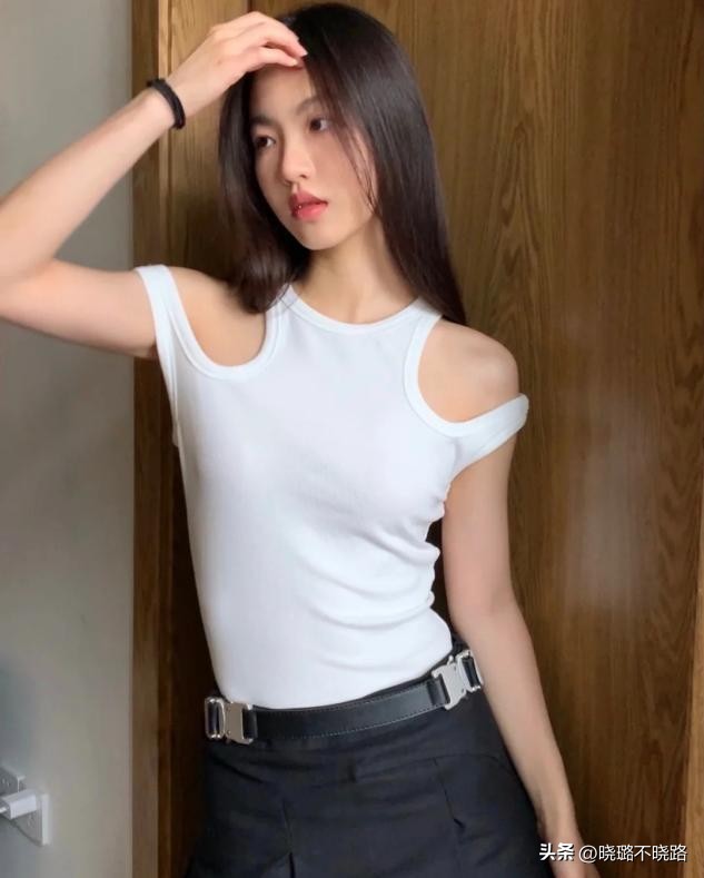 低腰露脐休闲裙怎么搭配,低腰裙搭配什么裙子好看