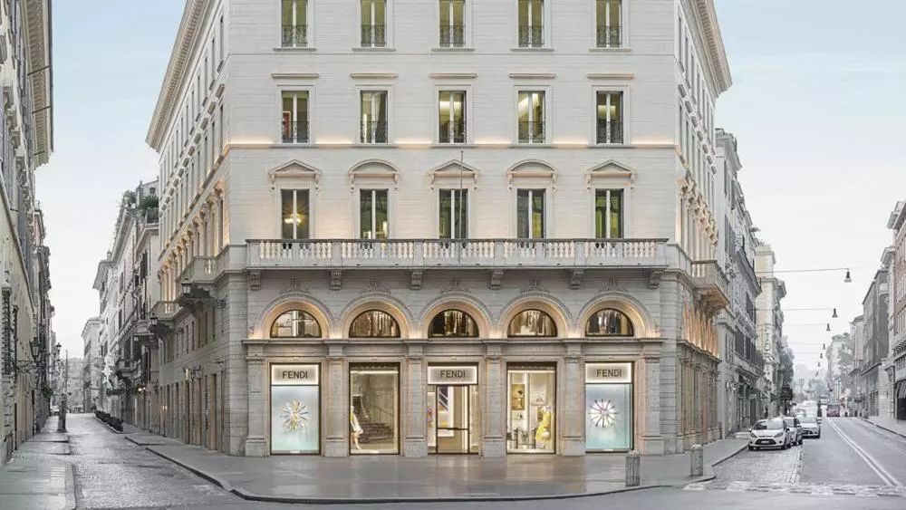 FENDI芬迪：时尚界的“爆款制造机”