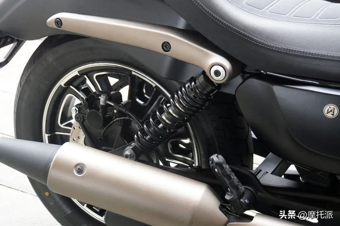 广州qjmotor赛350实车评测,qjmotor350圆灯版骑行感受