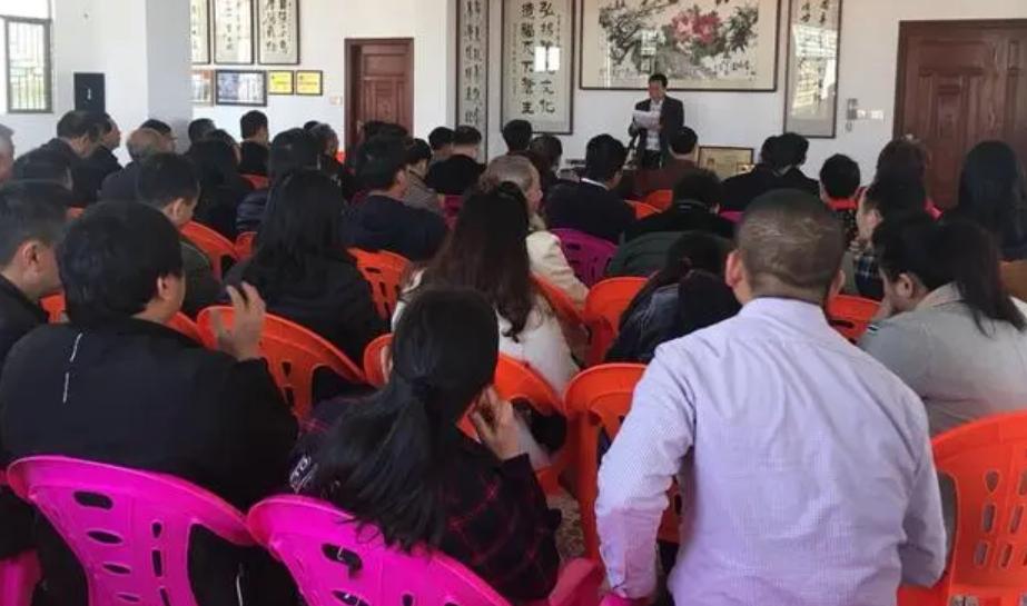 风水大师专给富婆算命,有几颗痣都知道,被捕后坦言:曾是美容院的