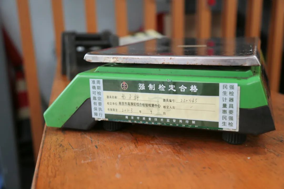 市场买螃蟹缺斤短两,买螃蟹缺斤少两怎么赔偿