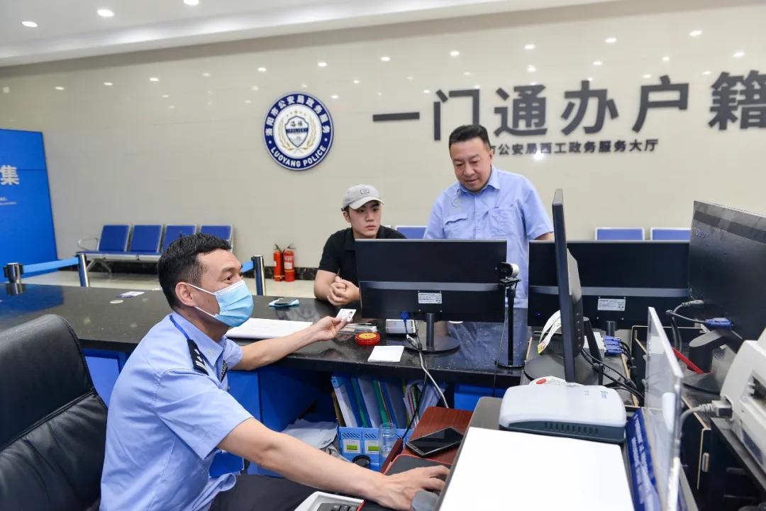 商州公安守护万家平安,守护万家团圆中秋节警察