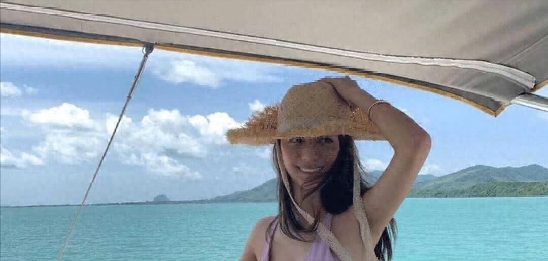 某女演员因不穿内衣而引发争议，被网友嘲讽后，某君主用7字回应