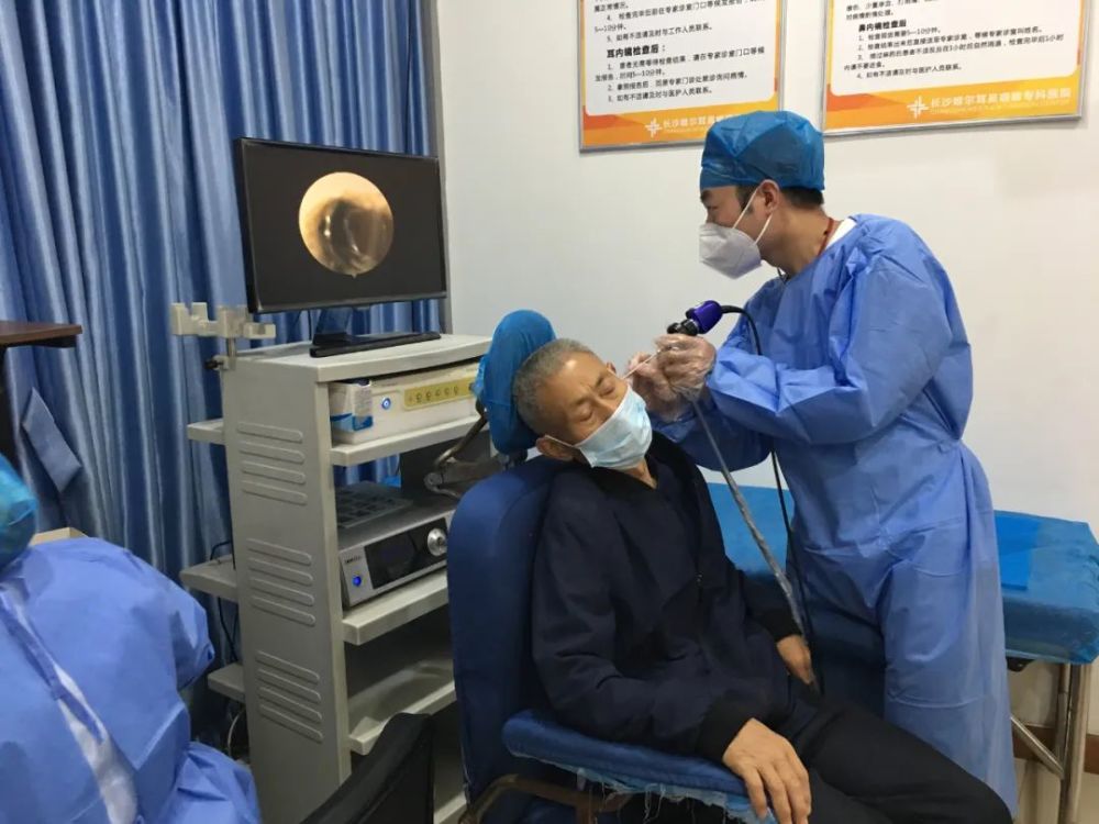 耳朵经常用棉签掏觉好痒怎么办,耳朵老是痒天天都要掏怎么回事