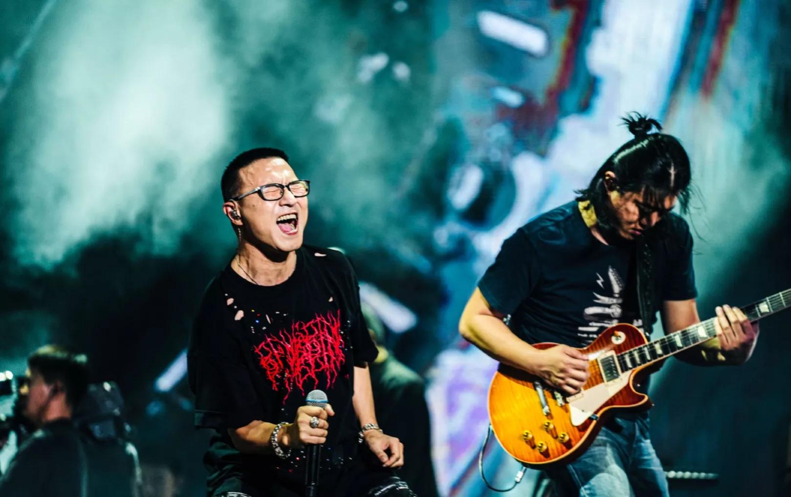 汪峰演唱会现场翻车再上热搜,汪峰深圳演唱会大排档